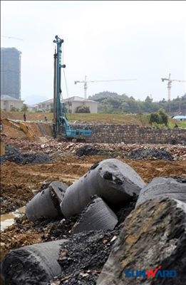 山河智能旋挖钻机力破灰岩石地质