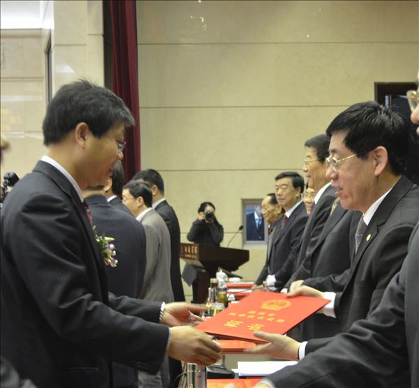 山河智能“智能挖掘机关键技术及应用”项目荣获湖南省科技进步一等奖