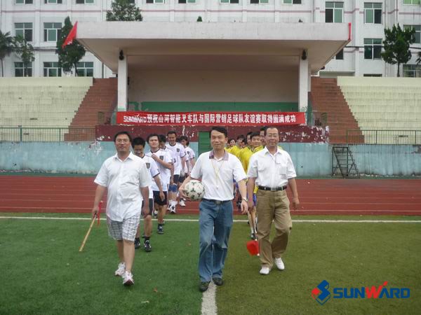 夏日的激情－－山河智能叉车队与国际营销队足球友谊赛记