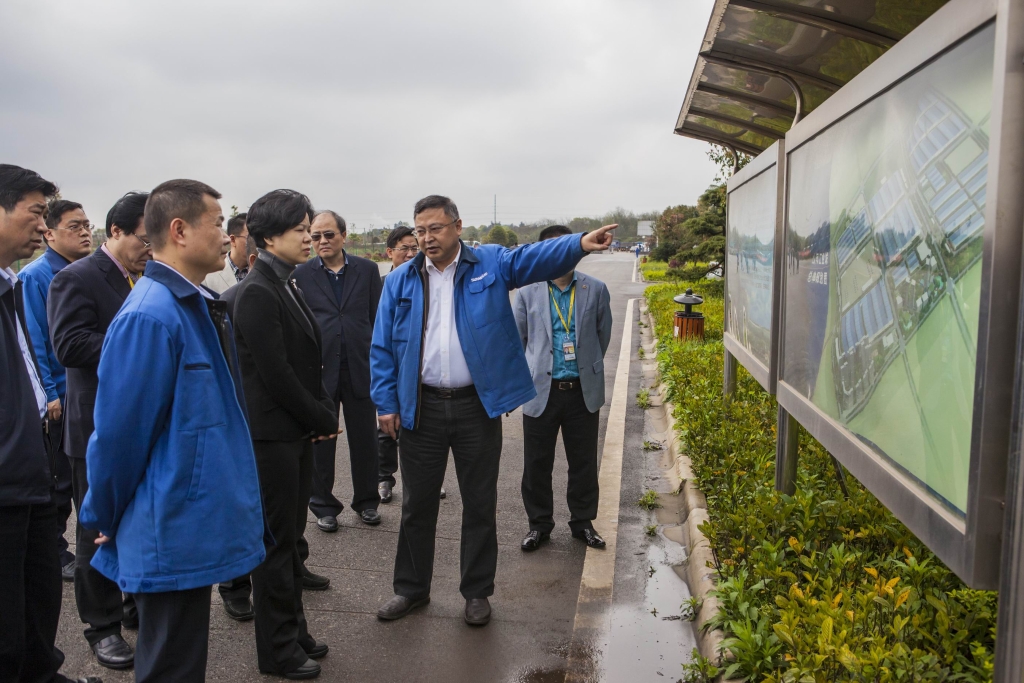 长沙市委常委、副市长张迎春一行莅临山河智能考察调研