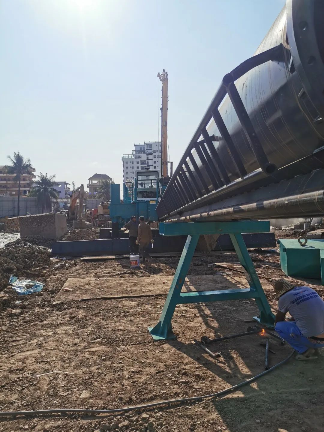柬埔寨首台三轴连续墙钻机正式施工