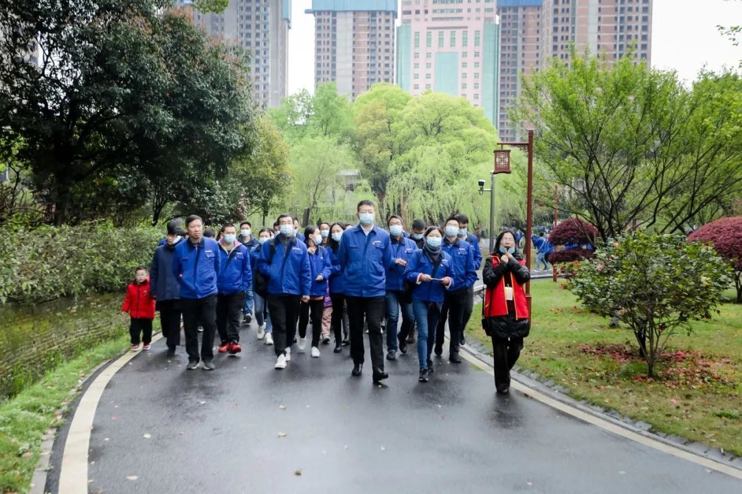 觅红色历史 践初心使命——山河智能全体党员赴长沙党史馆开展主题党日活动