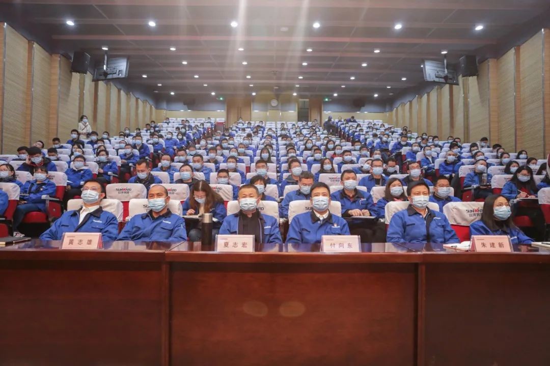 山河智能集中收看十三届全国人大四次会议开幕会