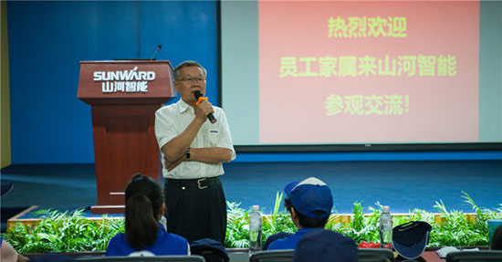 这个夏天，亲子玩转山河智能“三栖”装备