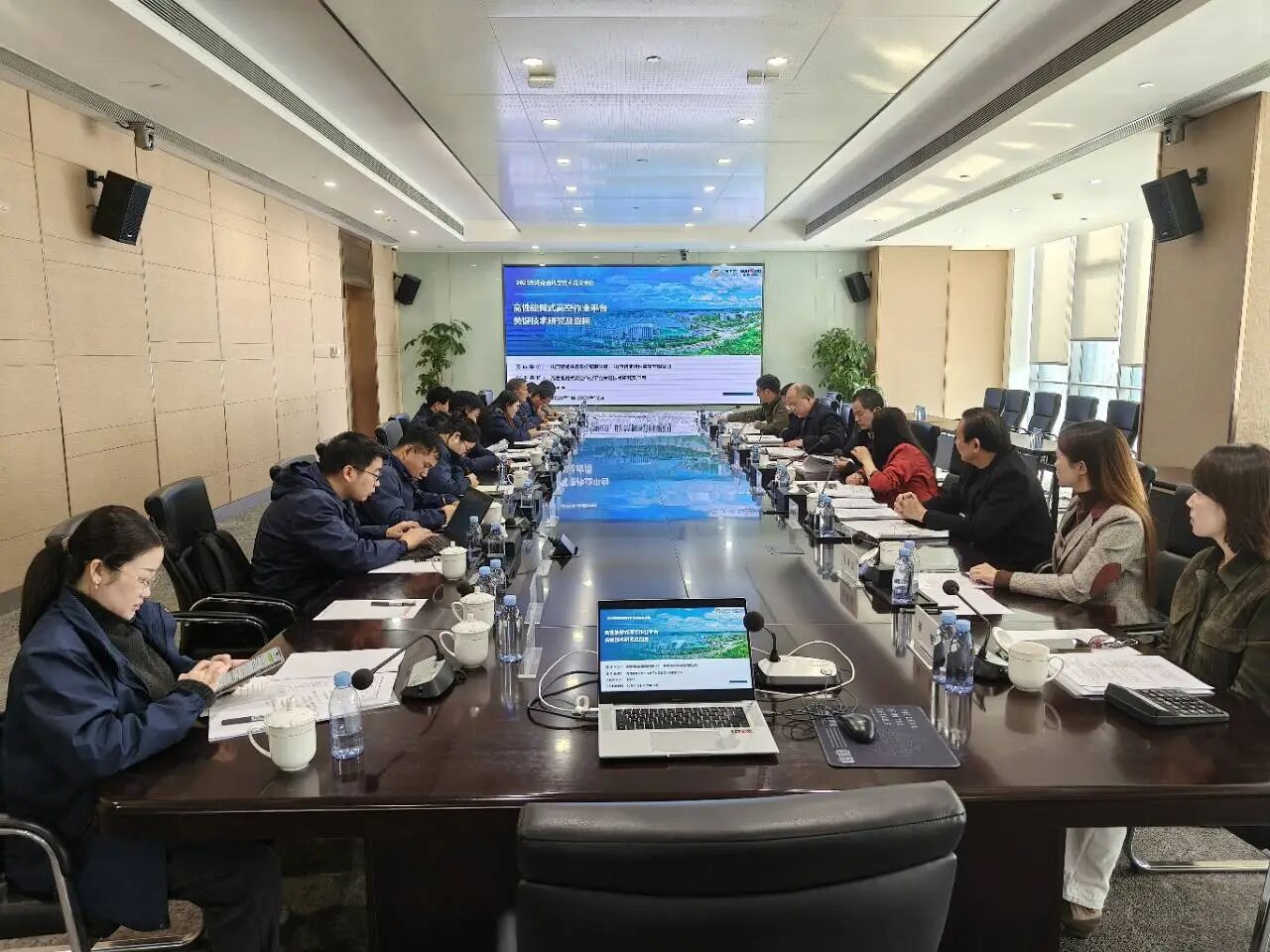 技术创新，引领行业！山河智能高性能臂式高空作业平台项目通过科技成果评价