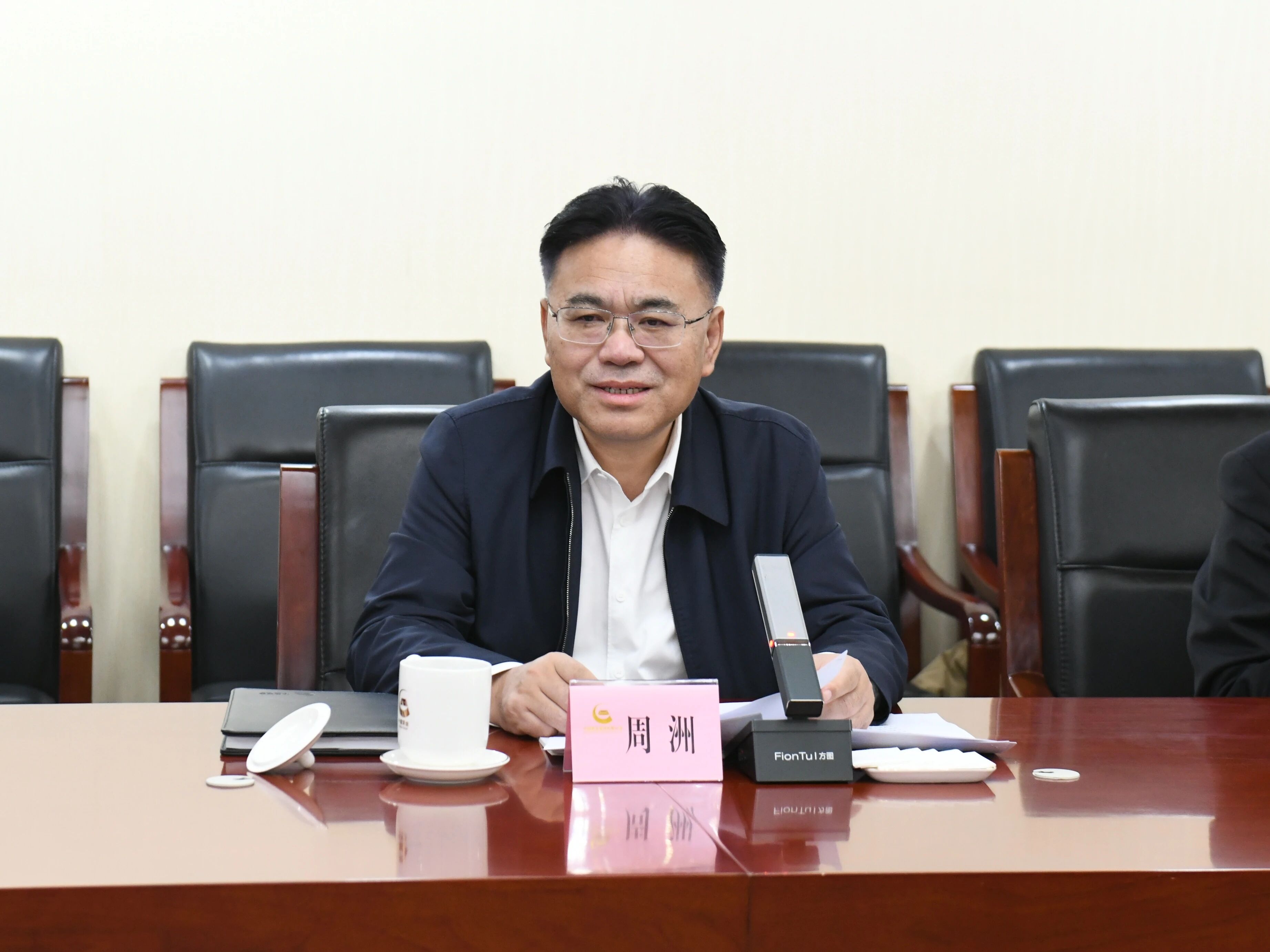 广州工控集团董事长景广军率山河智能团队到中国黄金集团拜访交流