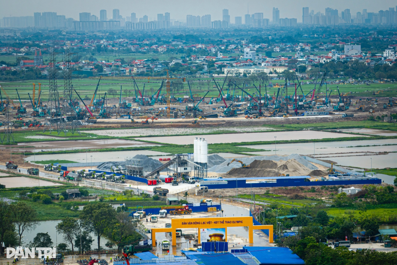 山河智能液压静力压桩机集群作业,为越南最大体育场筑牢根基