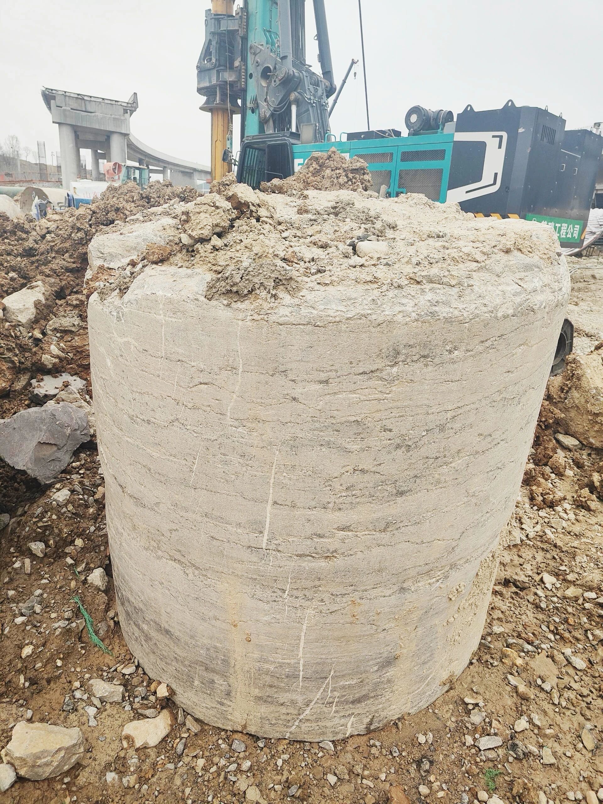 “亮剑”济南绕城改扩建项目，山河智能增程式电动旋挖钻机高效入岩受好评