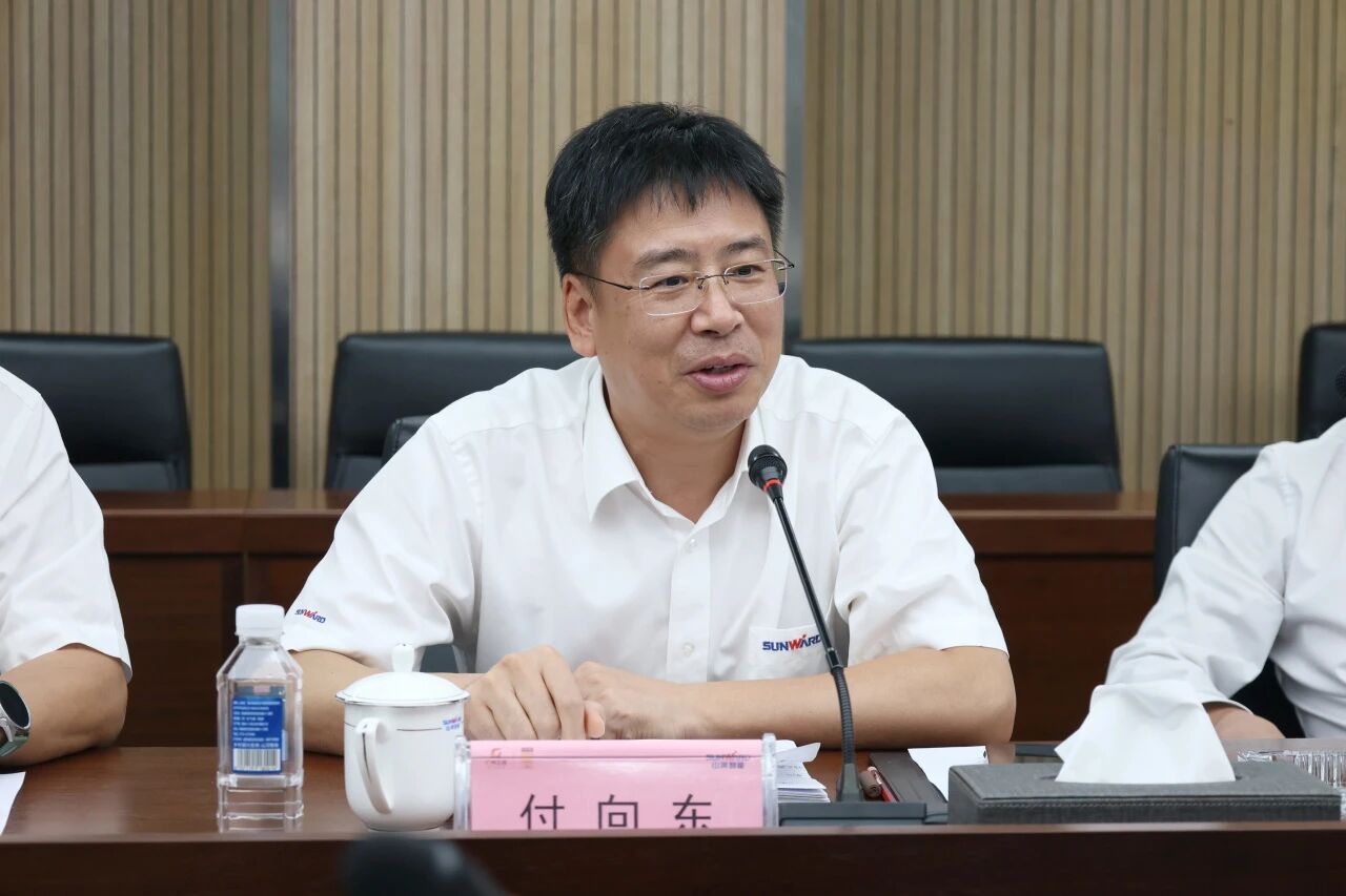 双向赋能深化战略合作,湖南路桥党委书记、董事长周强率队到访山河智能